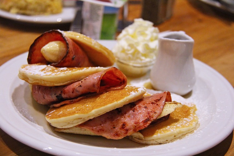 Pancakes with Bananas and Ham